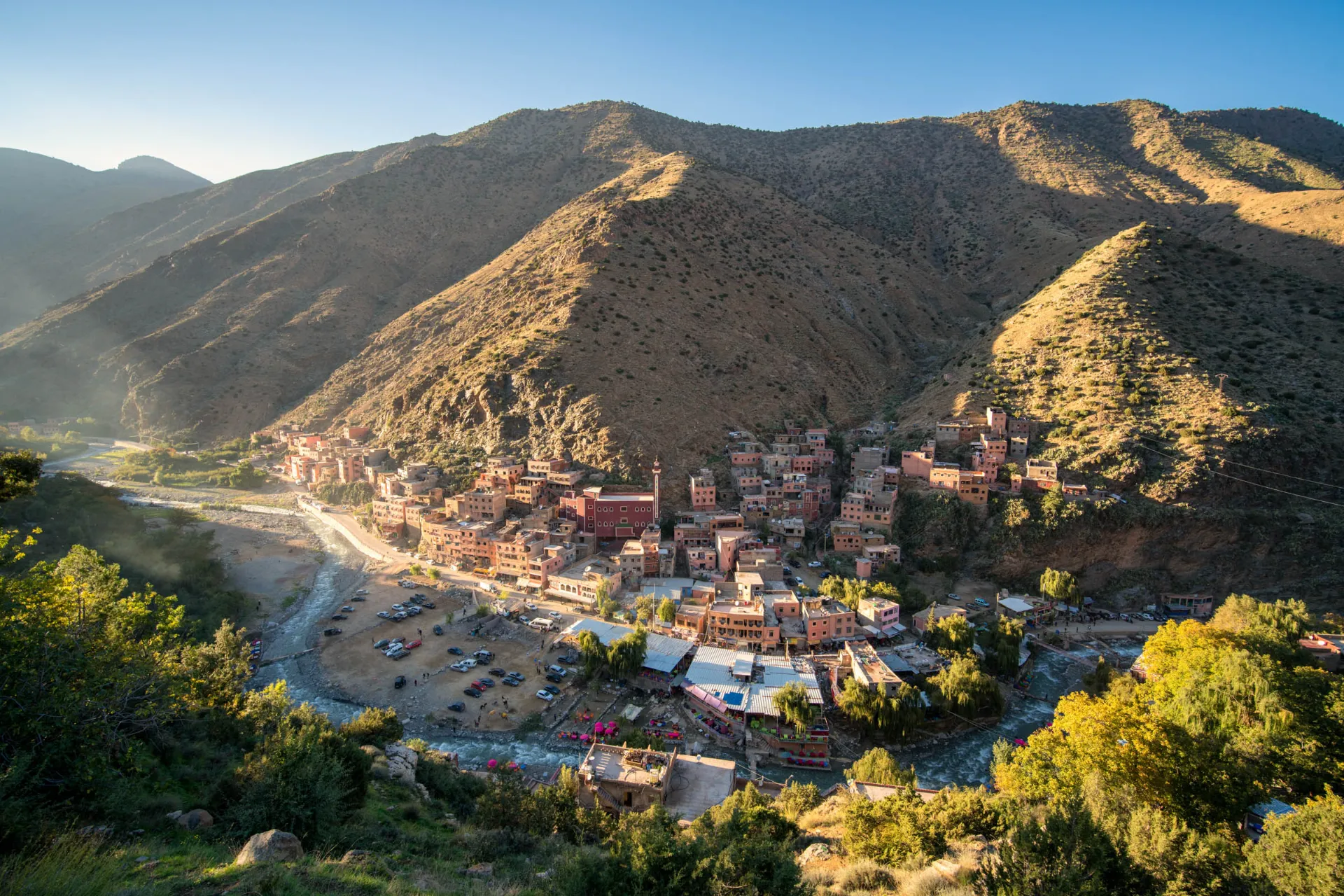 Village et rivière dans la vallée de l’Ourika